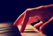 JN江南：[NBA]东契奇篮下一打二 强硬上篮打板命中.